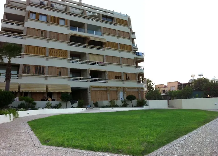 Mackenzie Beachfront Apartament *