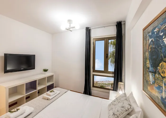 Mackenzie Beachfront * Larnaca