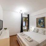Apartment Mackenzie Beachfront