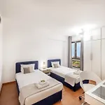 Mackenzie Beachfront Apartment *