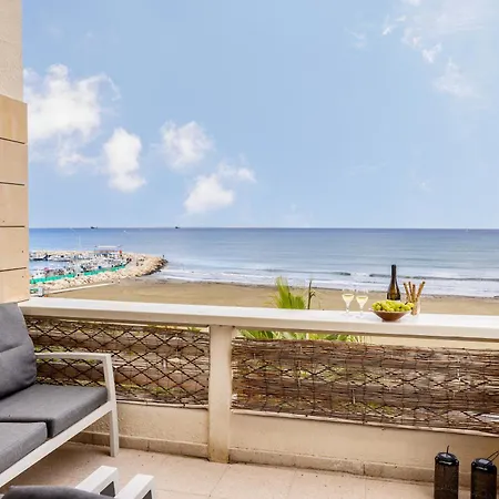 Mackenzie Beachfront * Larnaca