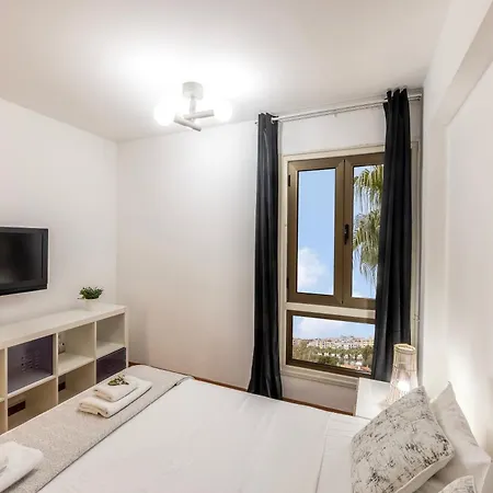 Mackenzie Beachfront * Larnaca