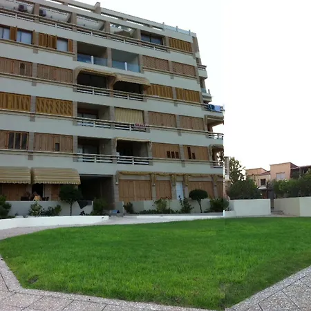 Mackenzie Beachfront Apartament *