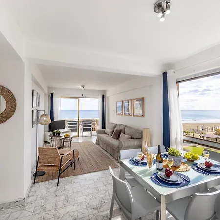 Mackenzie Beachfront Apartament Larnaca
